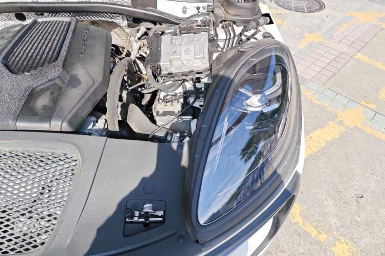Used Porsche Macan 2023 Macan 2.0T Engine Bay Left