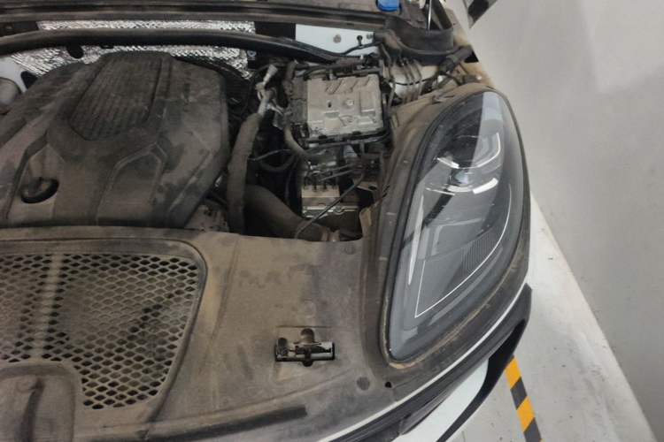 Used Porsche Macan 2023 Macan T 2.0T Engine Bay Left