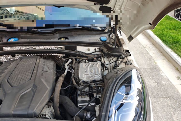 Used Porsche Macan 2023 Macan T 2.0T Engine Bay Left