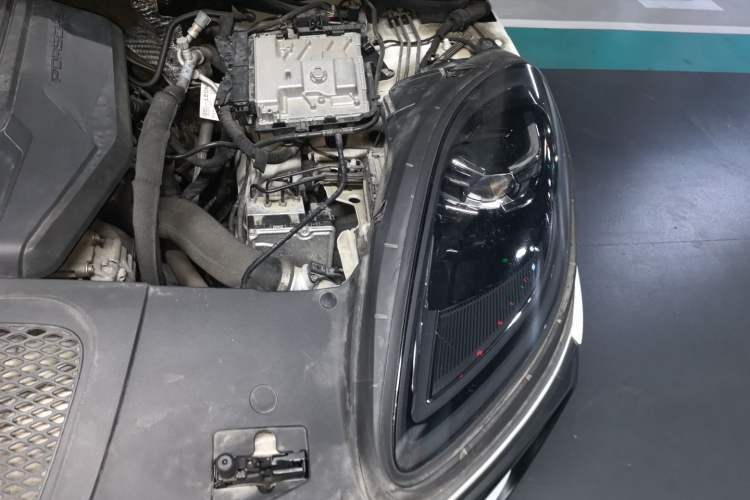 Used Porsche Macan 2023 Macan 2.0T Engine Bay Left