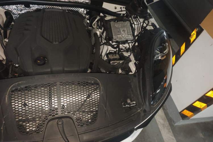 Used Porsche Macan 2023 Macan 2.0T Engine Bay Left