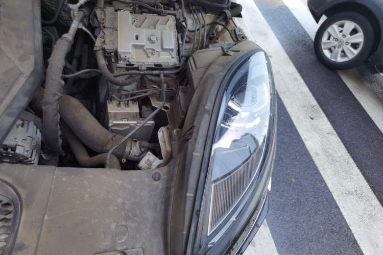 Used Porsche Macan 2023 Macan 2.0T Engine Bay Left