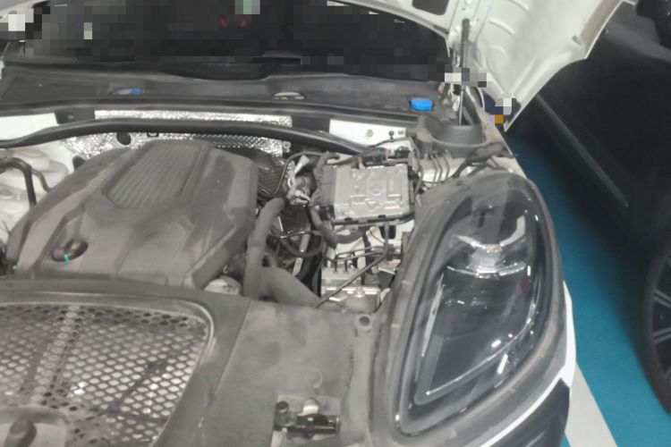 Used Porsche Macan 2023 Macan 2.0T Engine Bay Left