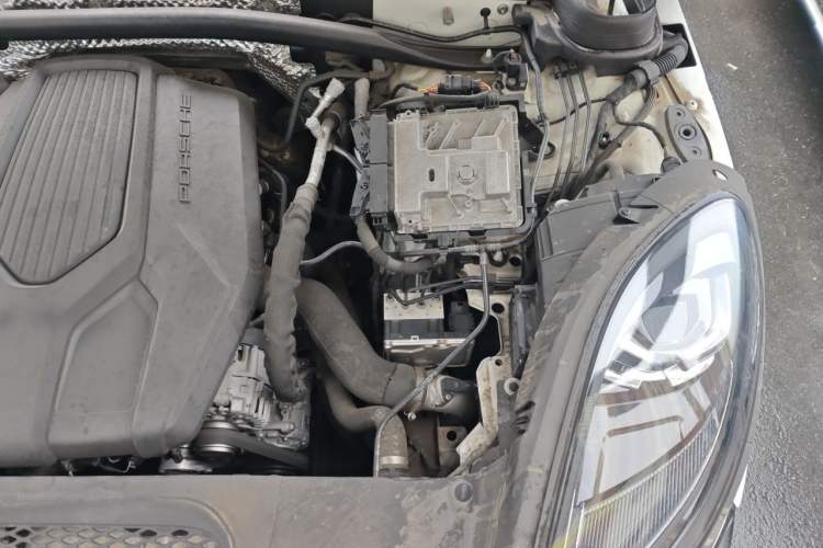 Used Porsche Macan 2023 Macan T 2.0T Engine Bay Left