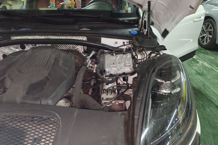 Used Porsche Macan 2023 Macan 2.0T Engine Bay Left
