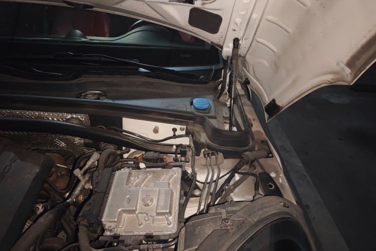 Used Porsche Macan 2023 Macan 2.0T Engine Bay Left
