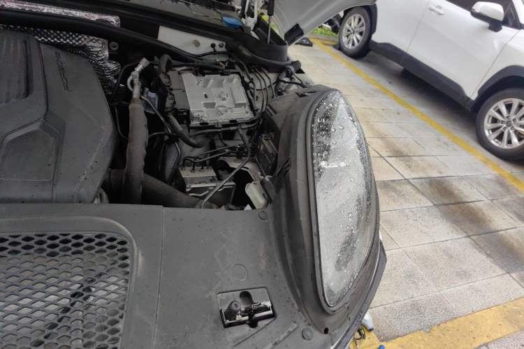 Used Porsche Macan 2023 Macan 2.0T Engine Bay Left