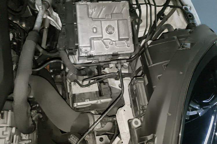 Used Porsche Macan 2023 Macan T 2.0T Engine Bay Left