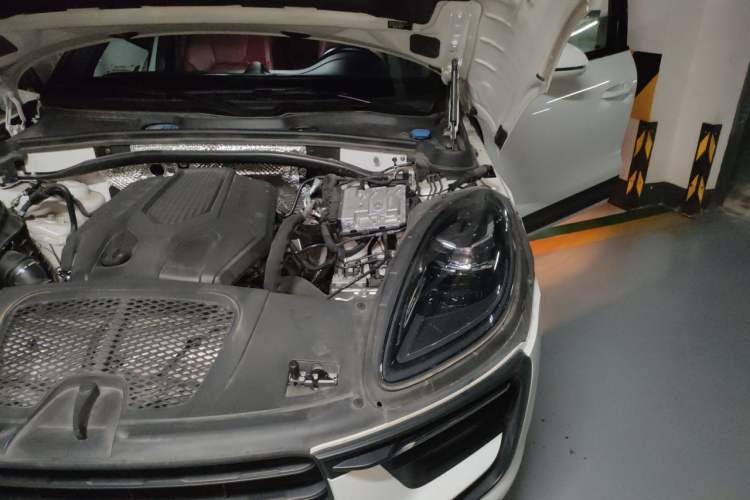 Used Porsche Macan 2023 Macan 2.0T Engine Bay Left