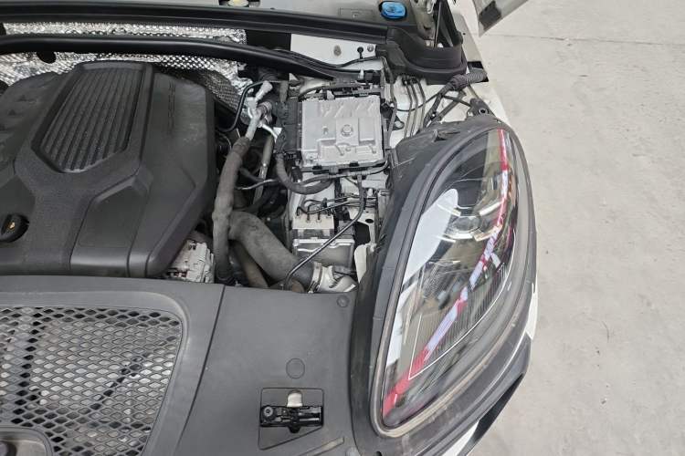 Used Porsche Macan 2023 Macan 2.0T Engine Bay Left