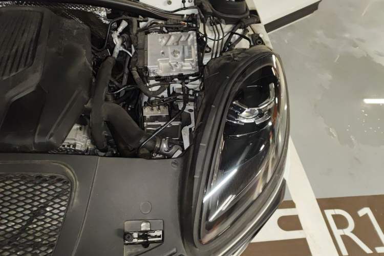 Used Porsche Macan 2023 Macan 2.0T Engine Bay Left