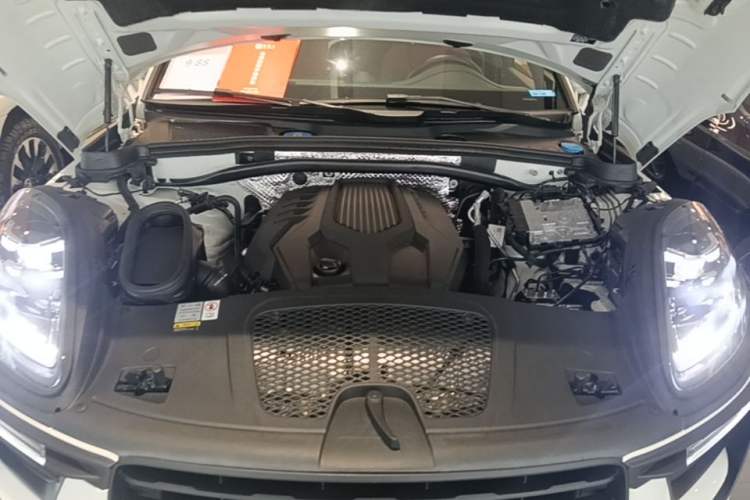 Used Porsche Macan 2023 Macan 2.0T Engine Bay