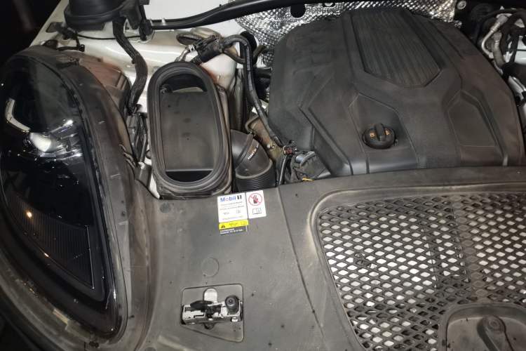 Used Porsche Macan 2023 Macan 2.0T Engine Bay Right