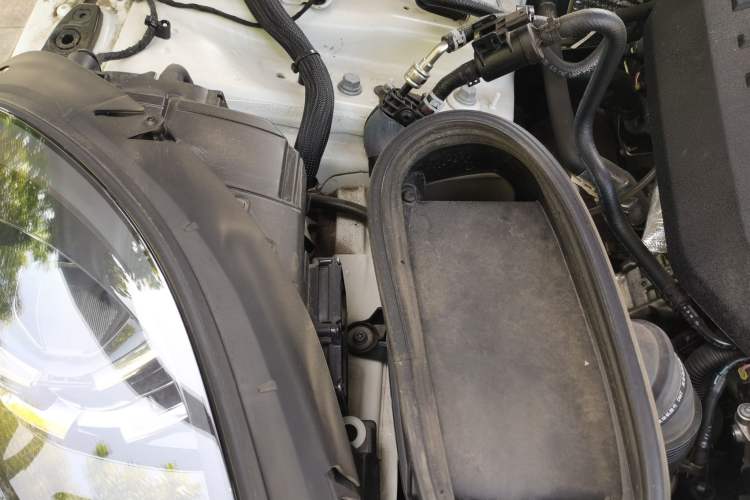 Used Porsche Macan 2023 Macan T 2.0T Engine Bay Right