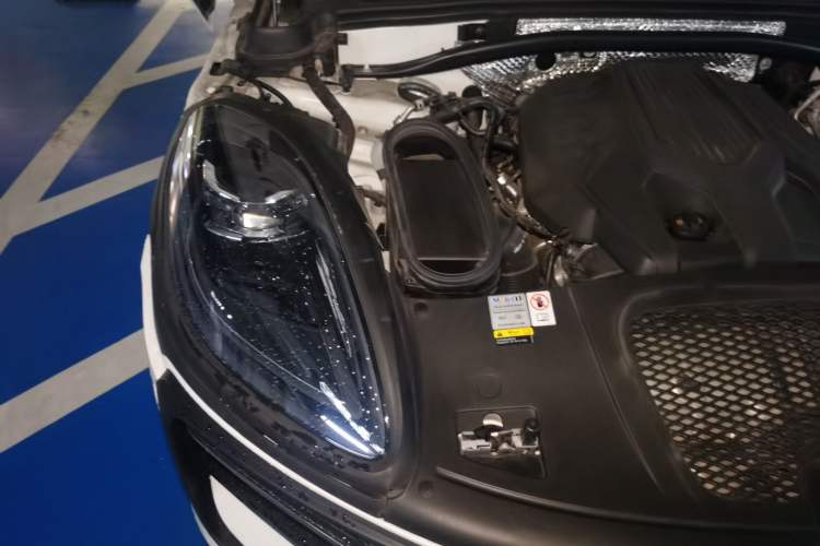 Used Porsche Macan 2023 Macan 2.0T Engine Bay Right