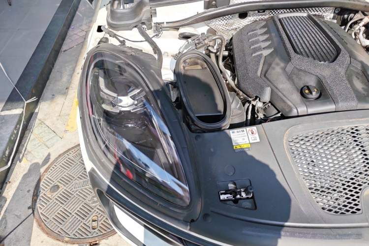 Used Porsche Macan 2023 Macan 2.0T Engine Bay Right