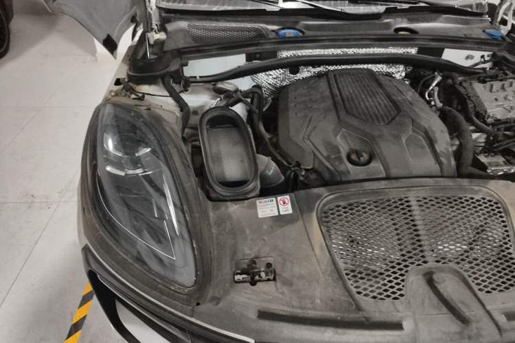 Used Porsche Macan 2023 Macan T 2.0T Engine Bay Right