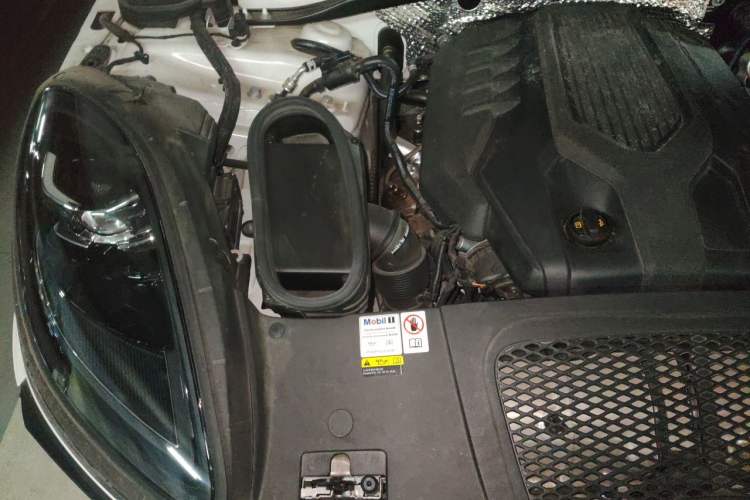Used Porsche Macan 2023 Macan 2.0T Engine Bay Right