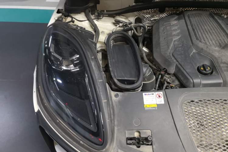 Used Porsche Macan 2023 Macan 2.0T Engine Bay Right