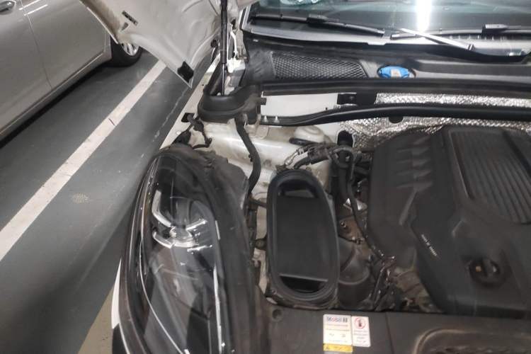 Used Porsche Macan 2023 Macan T 2.0T Engine Bay Right