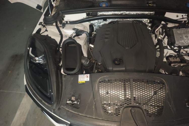Used Porsche Macan 2023 Macan 2.0T Engine Bay Right