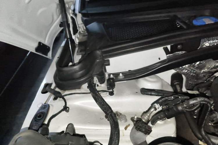 Used Porsche Macan 2023 Macan 2.0T Engine Bay Right