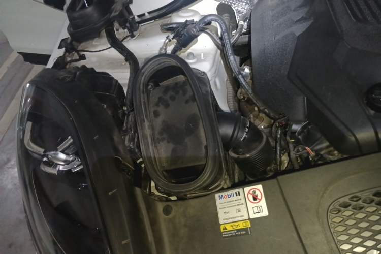 Used Porsche Macan 2023 Macan 2.0T Engine Bay Right