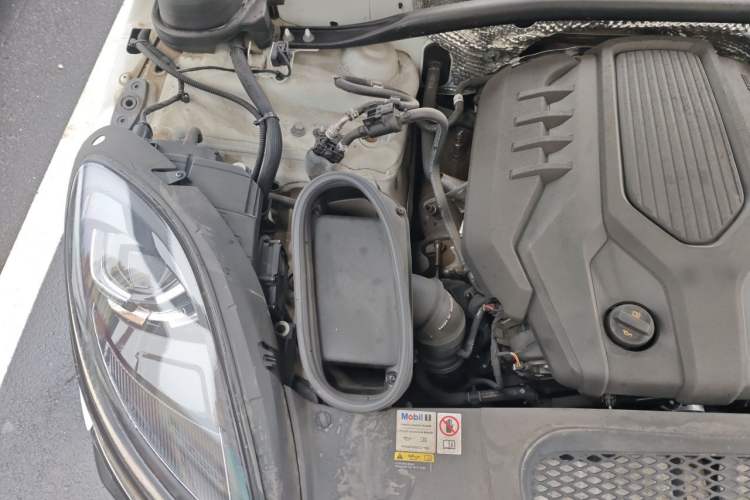 Used Porsche Macan 2023 Macan T 2.0T Engine Bay Right