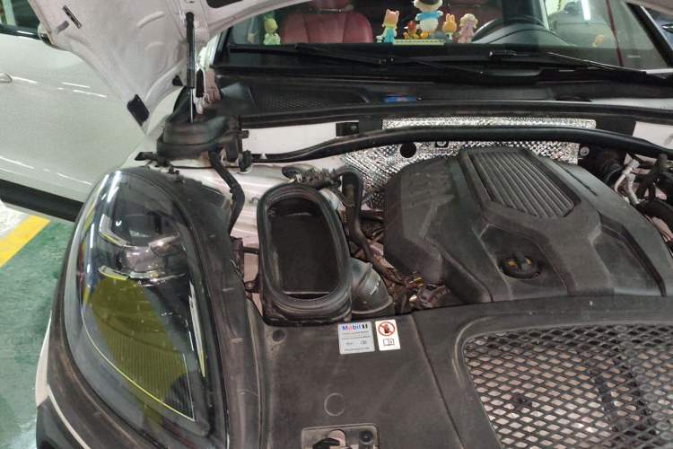 Used Porsche Macan 2023 Macan 2.0T Engine Bay Right