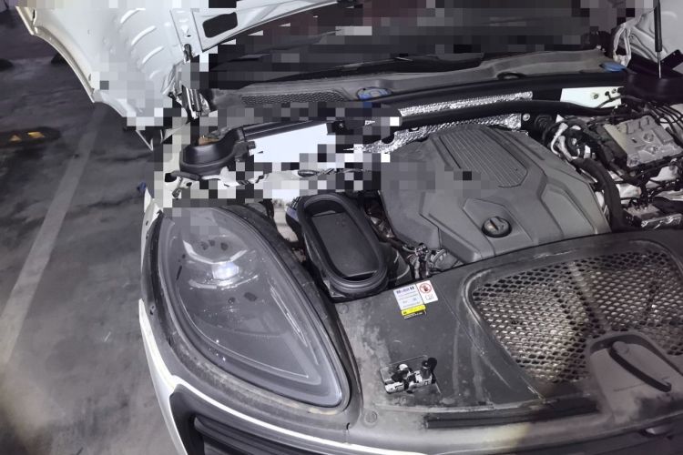 Used Porsche Macan 2023 Macan 2.0T Engine Bay Right