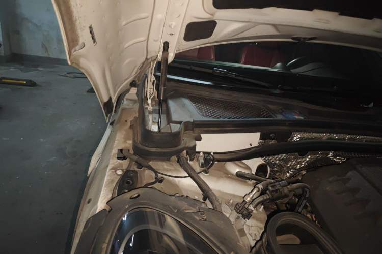 Used Porsche Macan 2023 Macan 2.0T Engine Bay Right