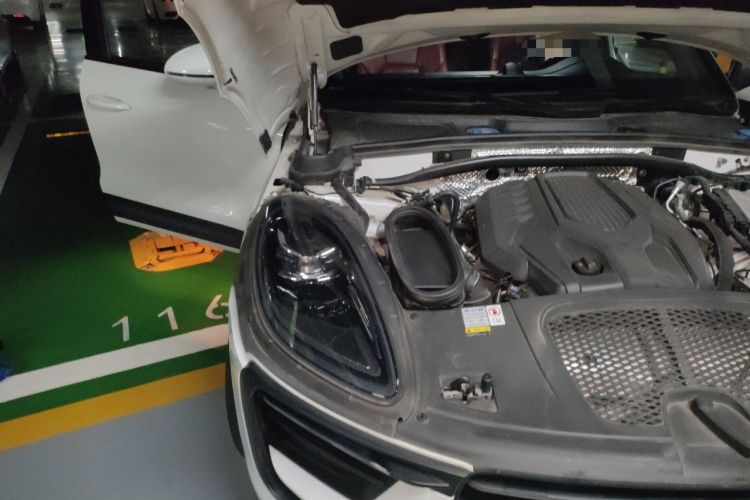 Used Porsche Macan 2023 Macan 2.0T Engine Bay Right