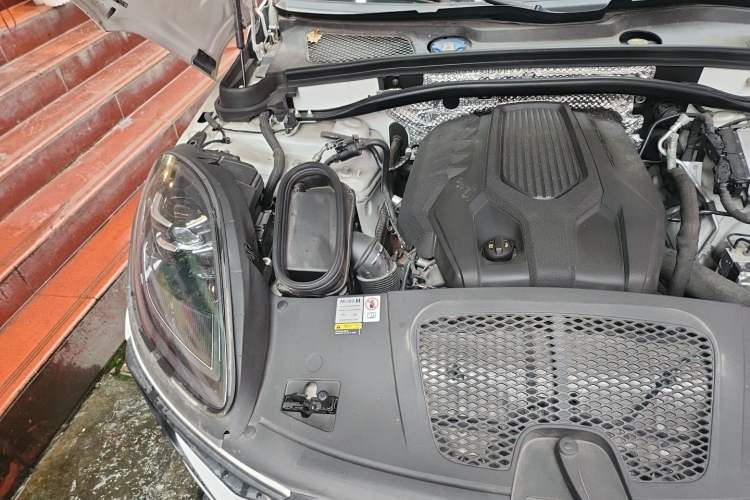 Used Porsche Macan 2023 Macan 2.0T Engine Bay Right