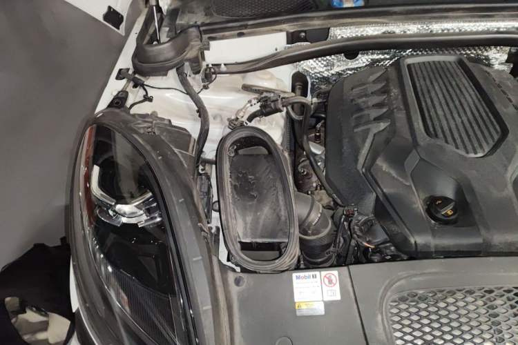 Used Porsche Macan 2023 Macan 2.0T Engine Bay Right