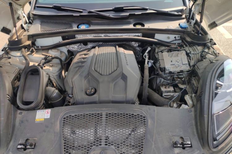 Used Porsche Macan 2023 Macan 2.0T Engine Bay