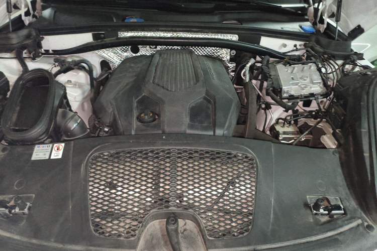 Used Porsche Macan 2023 Macan 2.0T Engine Bay