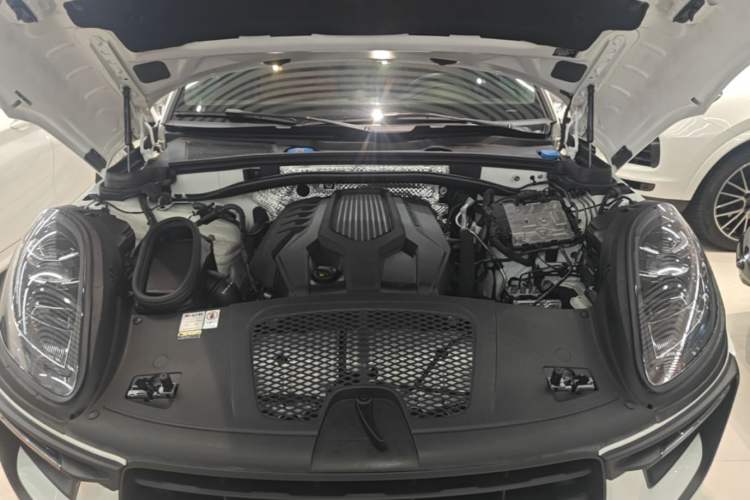 Used Porsche Macan 2023 Macan 2.0T Engine Bay