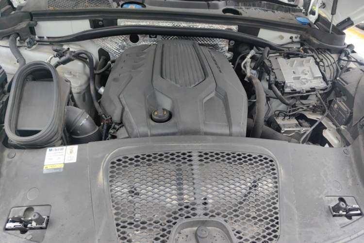 Used Porsche Macan 2023 Macan 2.0T Engine Bay