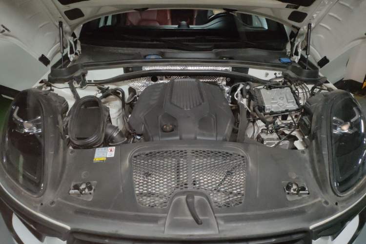 Used Porsche Macan 2023 Macan 2.0T Engine Bay
