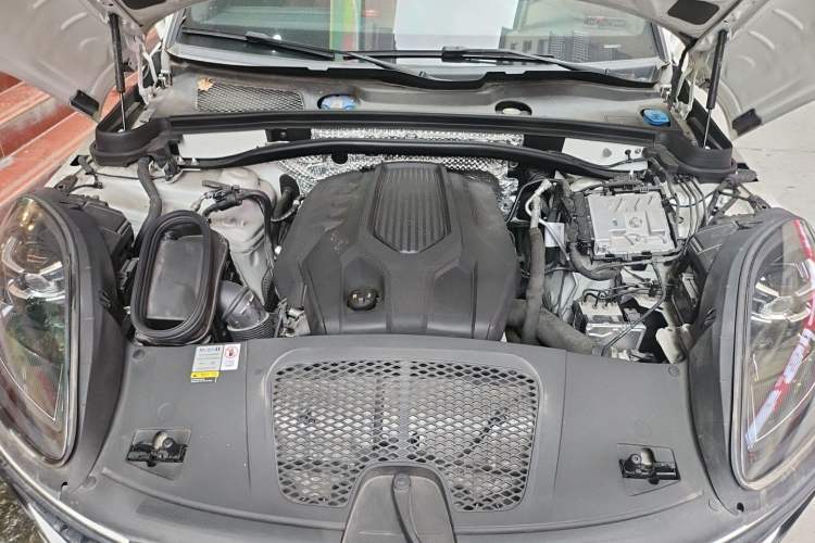 Used Porsche Macan 2023 Macan 2.0T Engine Bay
