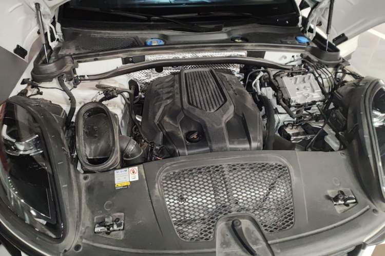 Used Porsche Macan 2023 Macan 2.0T Engine Bay
