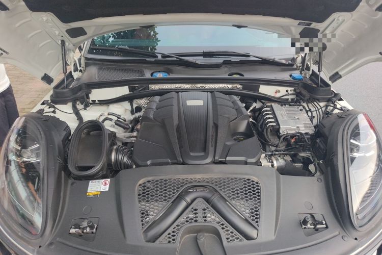 Used Porsche Macan 2023 Macan S 2.9T Engine Bay