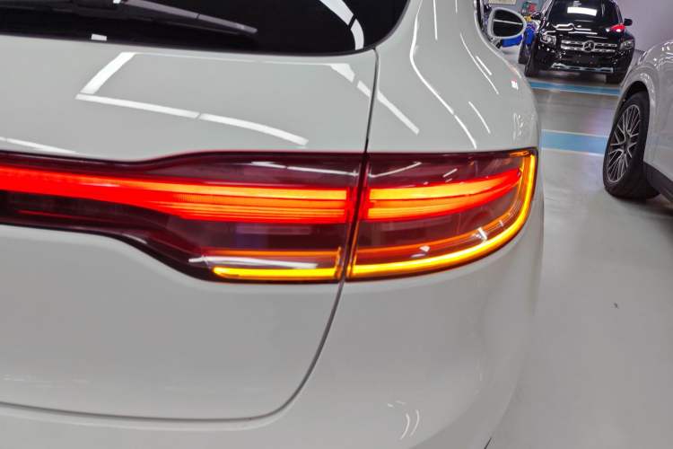 Used Porsche Macan 2023 Macan 2.0T Exterior 3