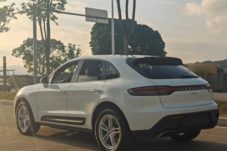 Used Porsche Macan 2023 Macan 2.0T Exterior 4