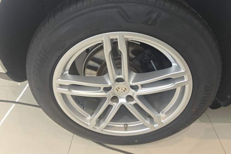 Used Porsche Macan 2023 Macan 2.0T Exterior 5