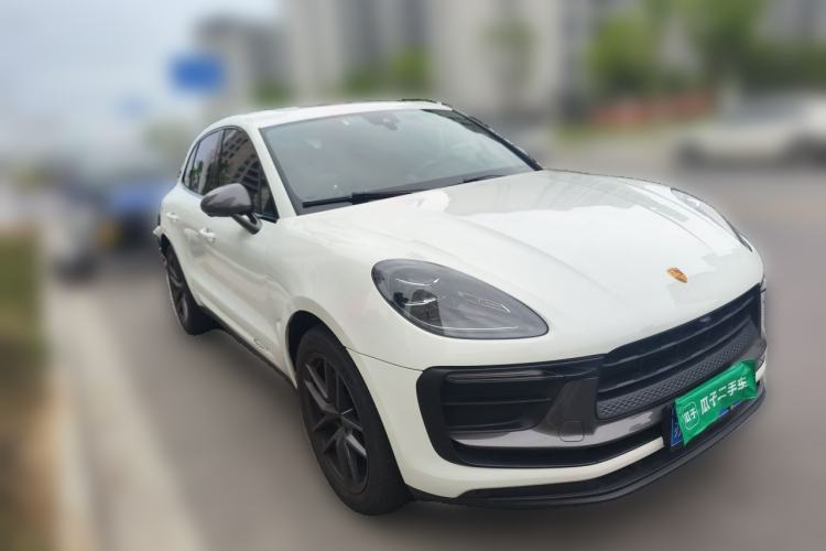 Used Porsche Macan 2023 Macan T 2.0T Front Right 45 Deg