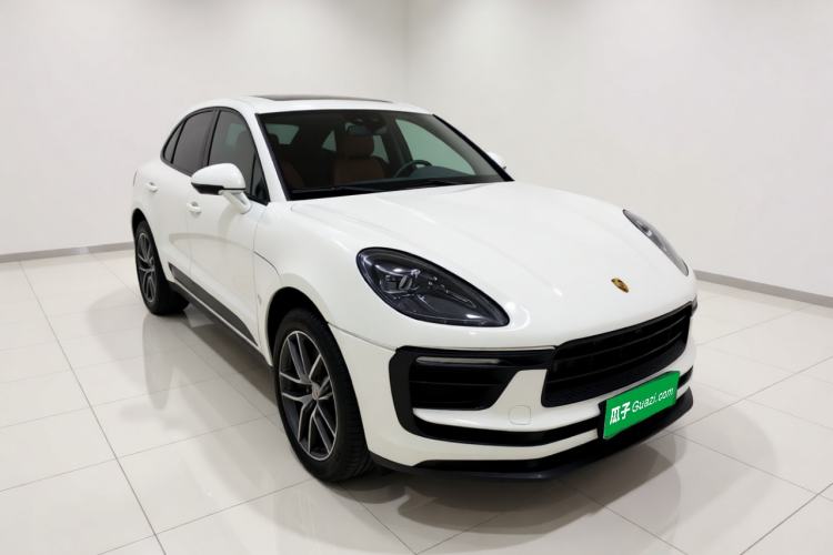 Used Porsche Macan 2023 Macan 2.0T Front Right 45 Deg