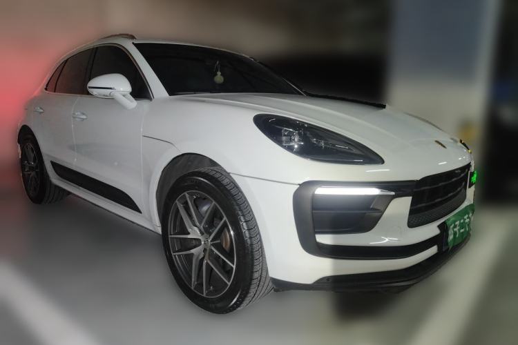 Used Porsche Macan 2023 Macan 2.0T Front Right 45 Deg