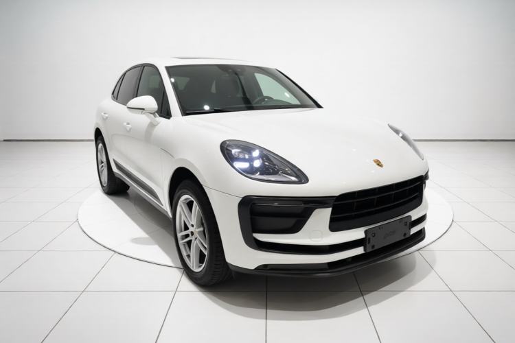 Used Porsche Macan 2023 Macan 2.0T Front Right 45 Deg