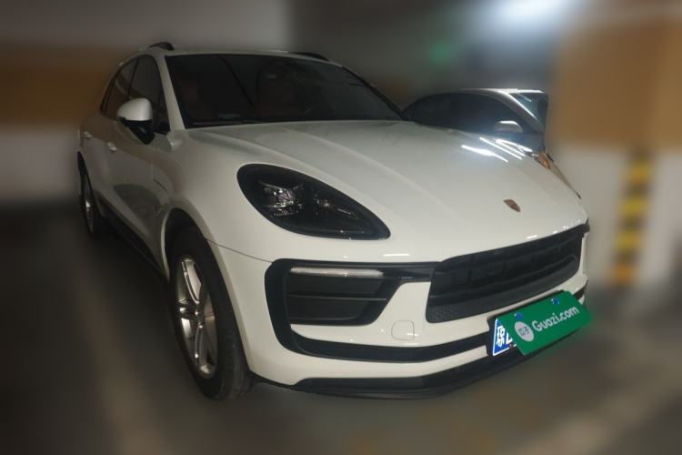 Used Porsche Macan 2023 Macan 2.0T Front Right 45 Deg